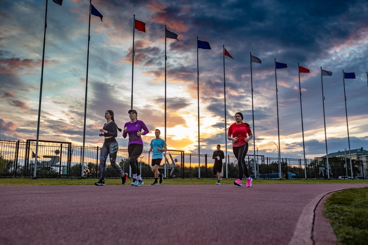 Люди занимаются спортом, тренировки, бег Дмитрий Осипчук, ИА PrimaMedia.ru