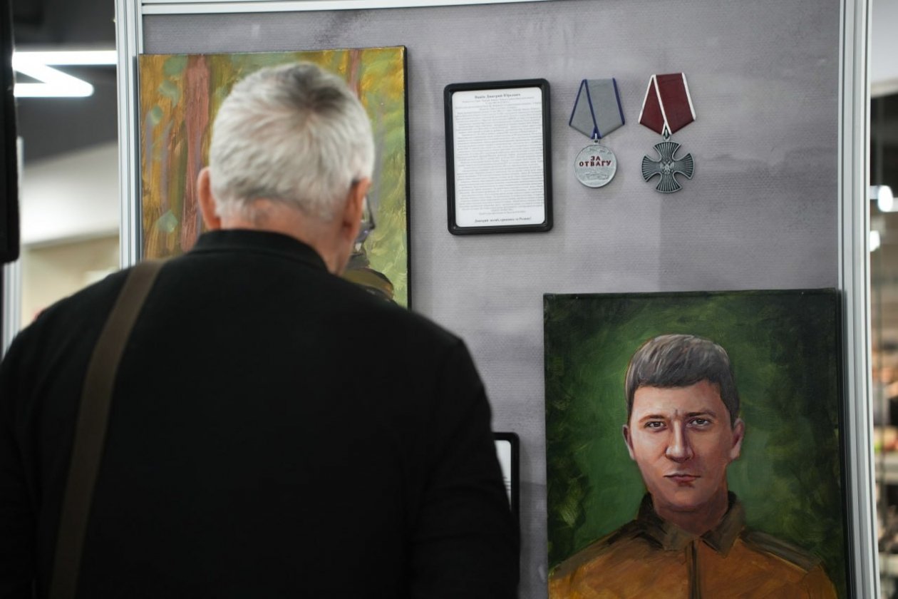 В Иркутске открылась выставка портретов бойцов СВО &quotОни сражались за Родину!&quot Пресс-служба облправительства