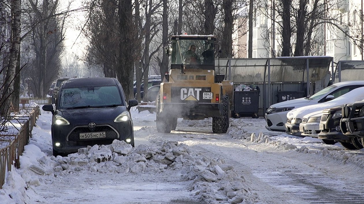 Расчистка улиц пресс-служба администрации Южно-Сахалинска