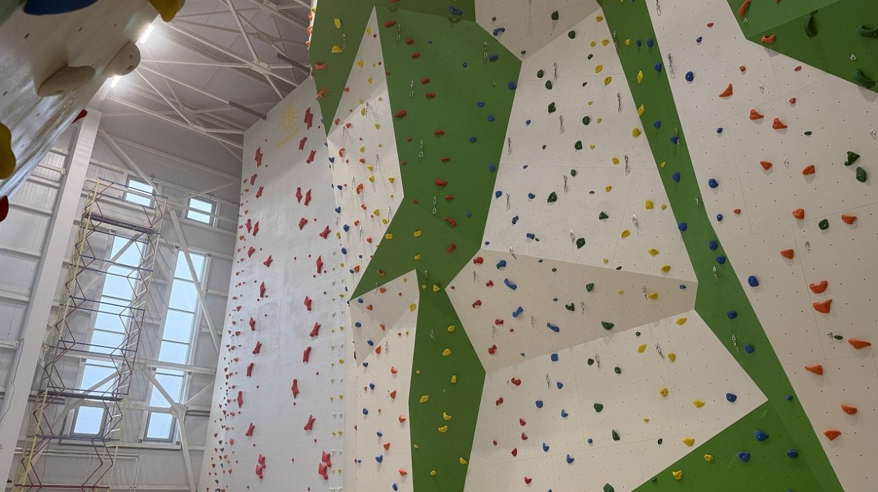 Скалодром высотой 12 метров смонтирован в строящемся ФОКе в Краснодаре Администрация Краснодара