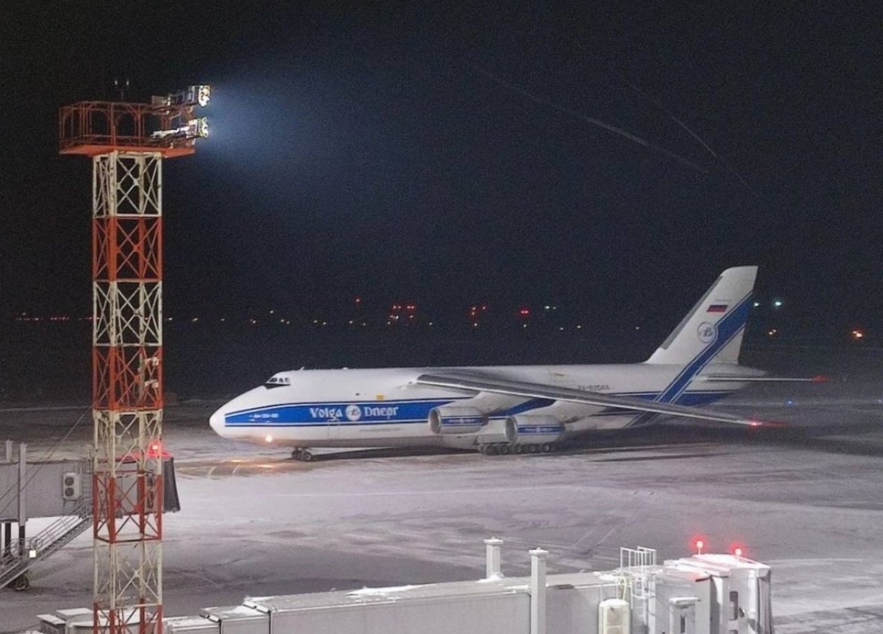 В аэропорту &quotБайкал&quot показали крупнейший в мире грузовик &quotРуслан&quot Д. Гармаев