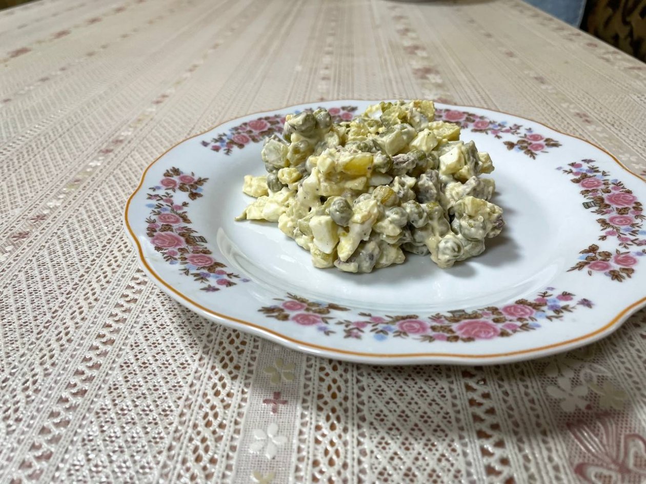 Оливье скромно подвинется: на Новый год крошу другой салат из СССР. К утру сметают подчистую ИА SevastopolMedia.ru