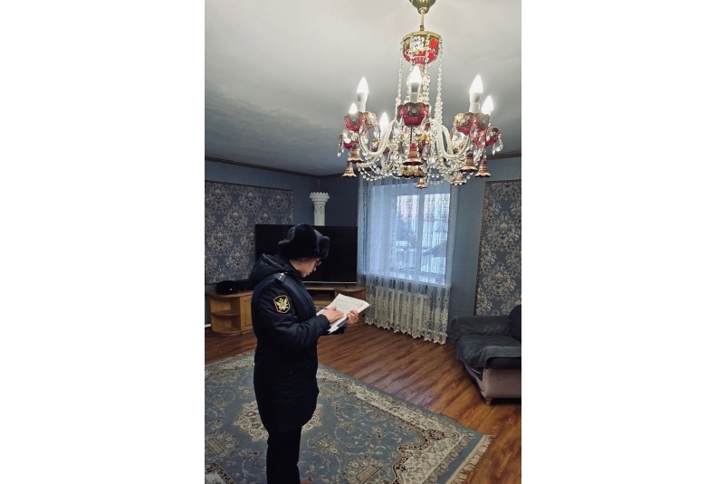 Люстру из чешского стекла арестовали приставы за долги УФССП по Кемеровской области