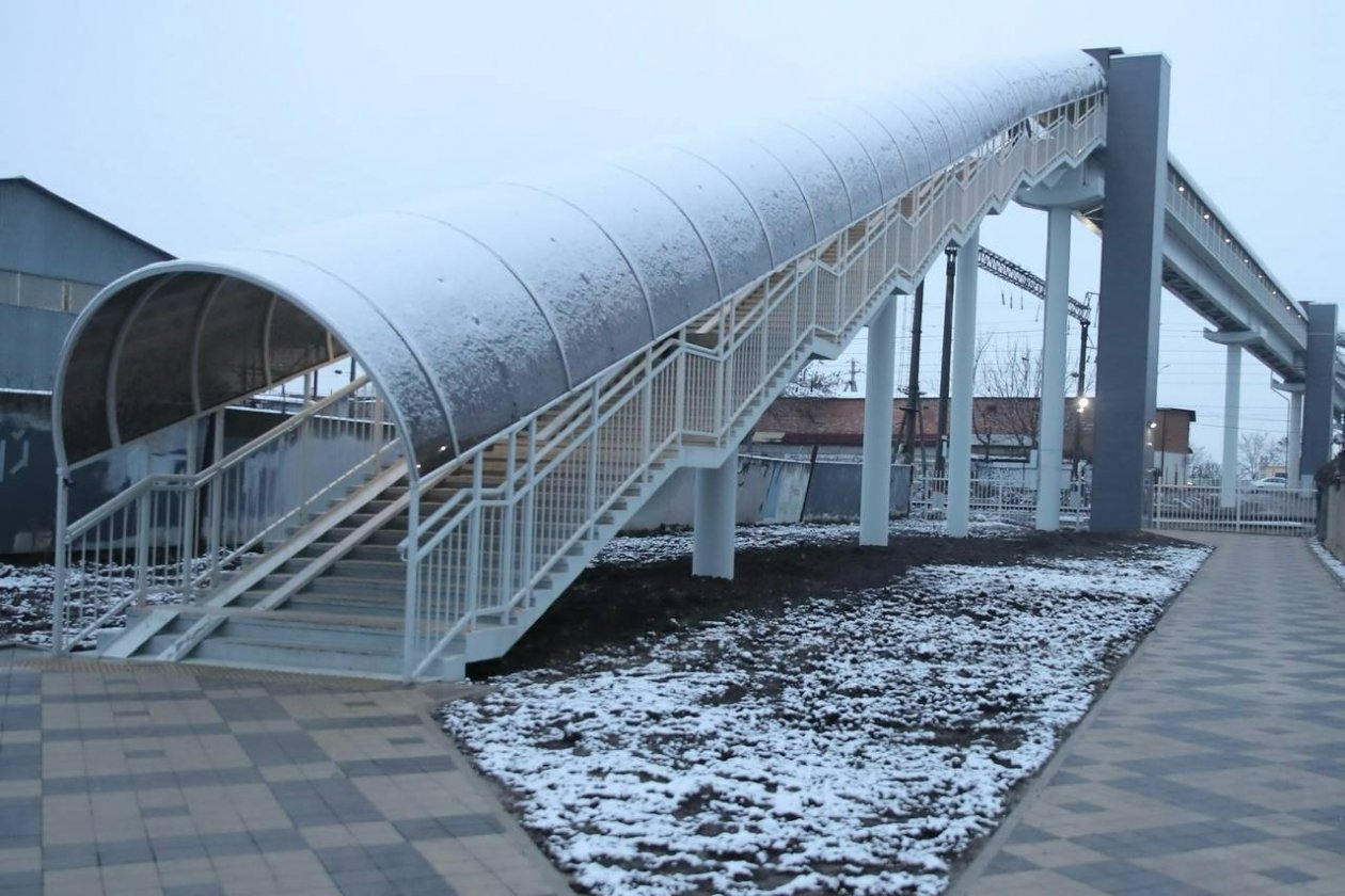 В Краснодаре открыли новый 200-метровый надземный пешеходный переход Пресс-служба администрации Краснодара