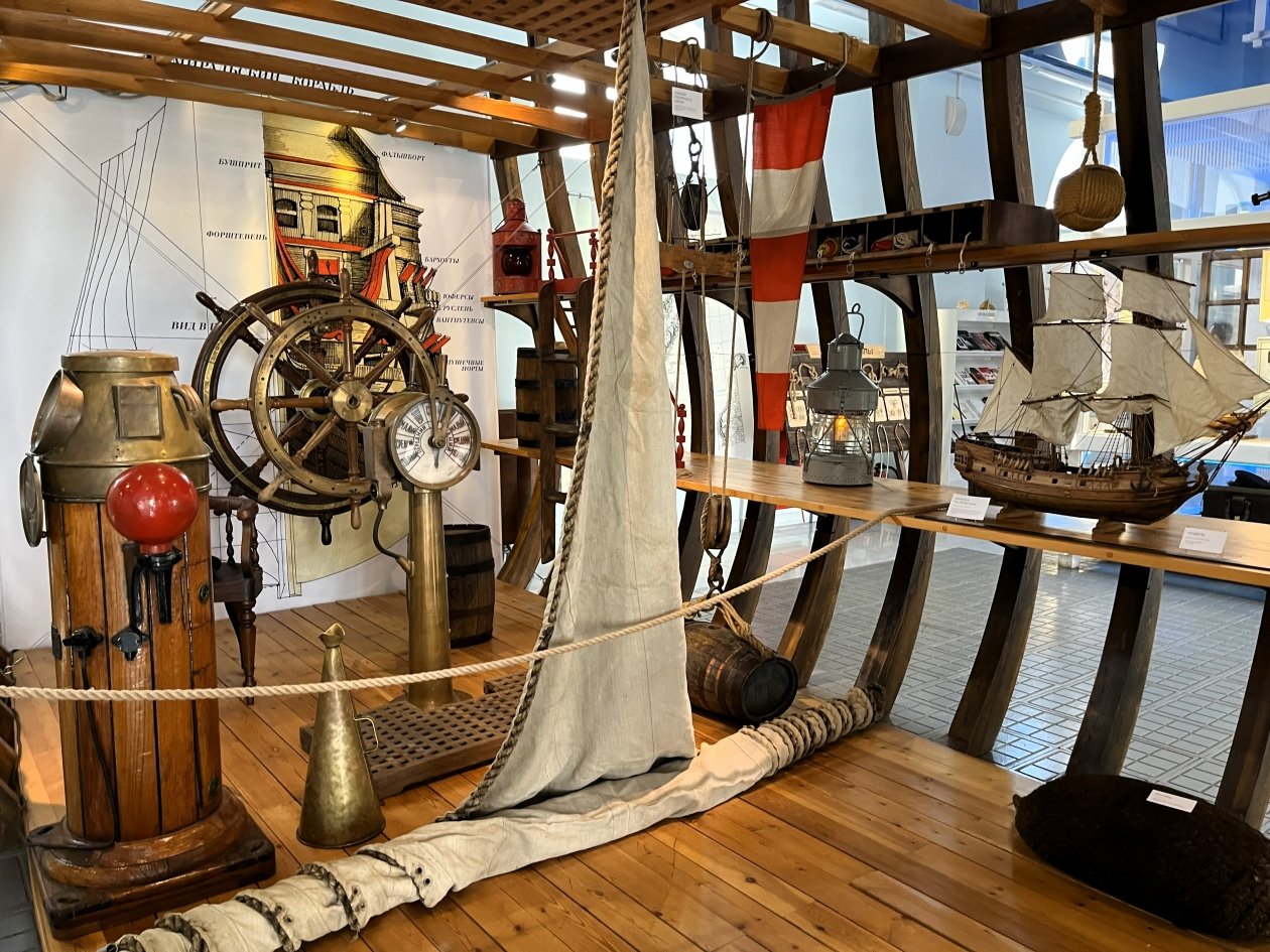 В морском музее Архангельска Ольга Семёнова