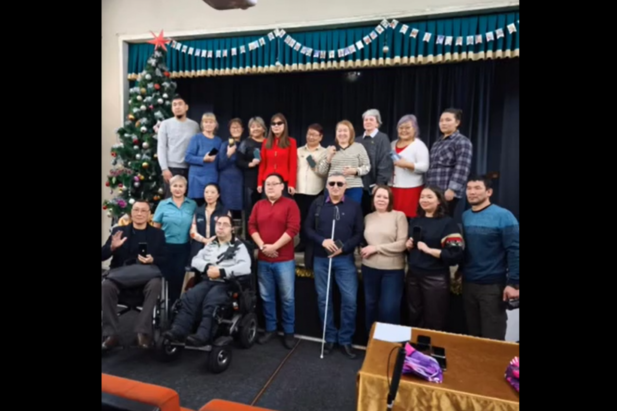 Конфискованные в Бурятии телефоны раздали людям с ОВЗ Народный фронт