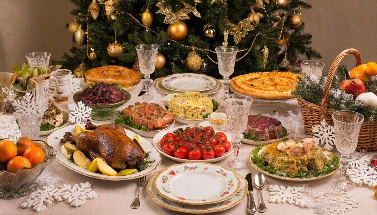 Новогодний стол ИИ GigaChat (18+)