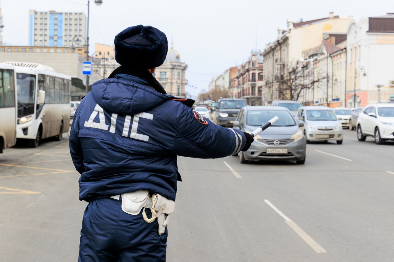 ДПС, ГИБДД, Полиция, остановка транпорта, ГАИ, инспектор Евгений Кулешов, ИА PrimaMedia