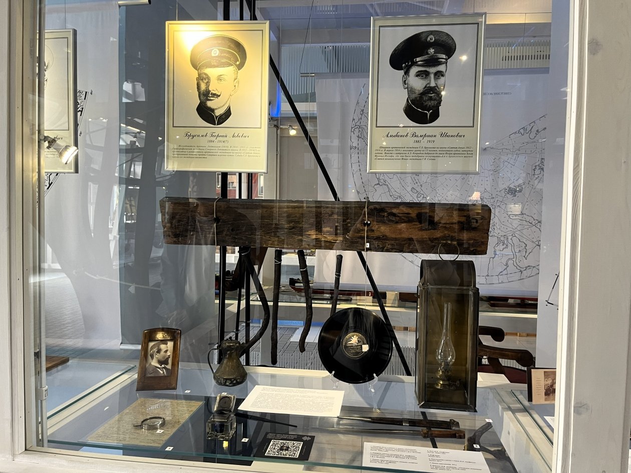 Экспозиция, посвященная Георгию Брусилову и Валериану Альбанову в Морском музее Архангельска.jpg Ольга Семёнова