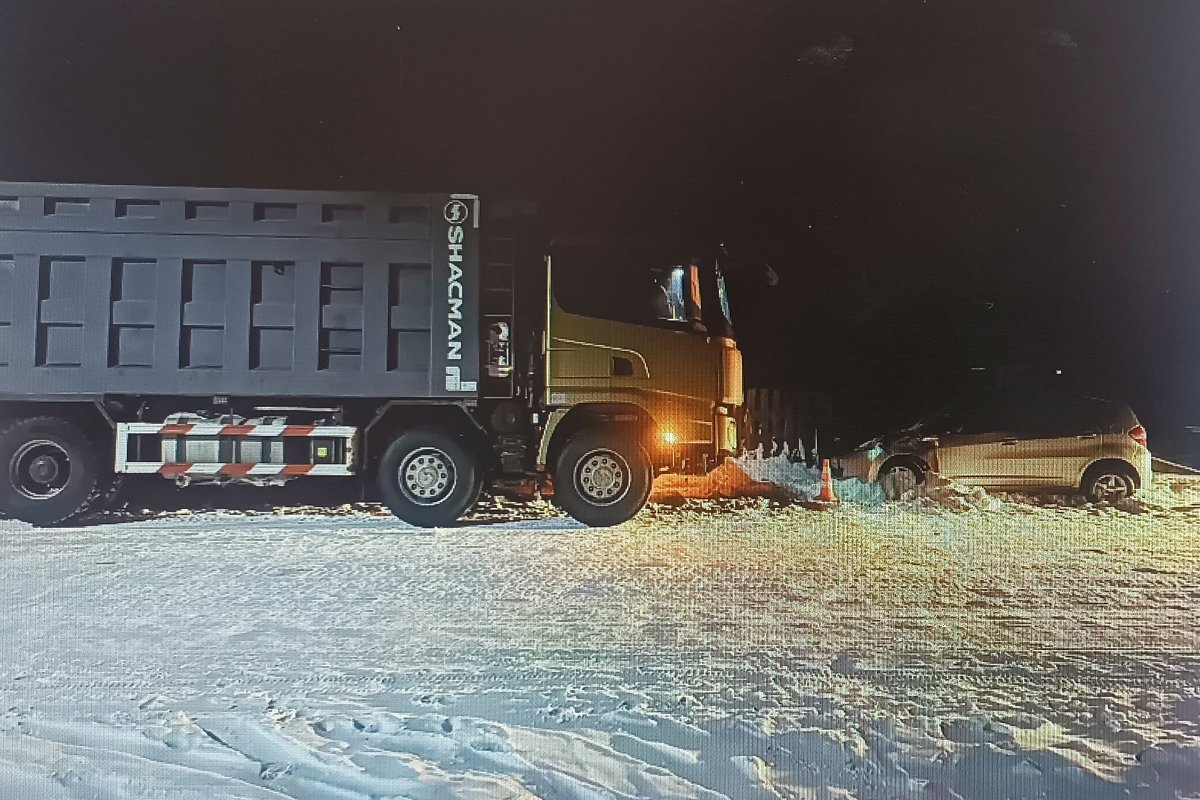 Грузовик в Бурятии выехал на встречку и врезался в &quotХонду&quot ГИБДД по Бурятии