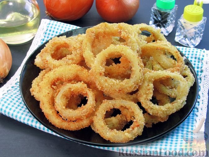 Золотистые и хрустящие луковые колечки: как приготовить альтернативу магазинным чипсам или сухарикам? russianfood.com