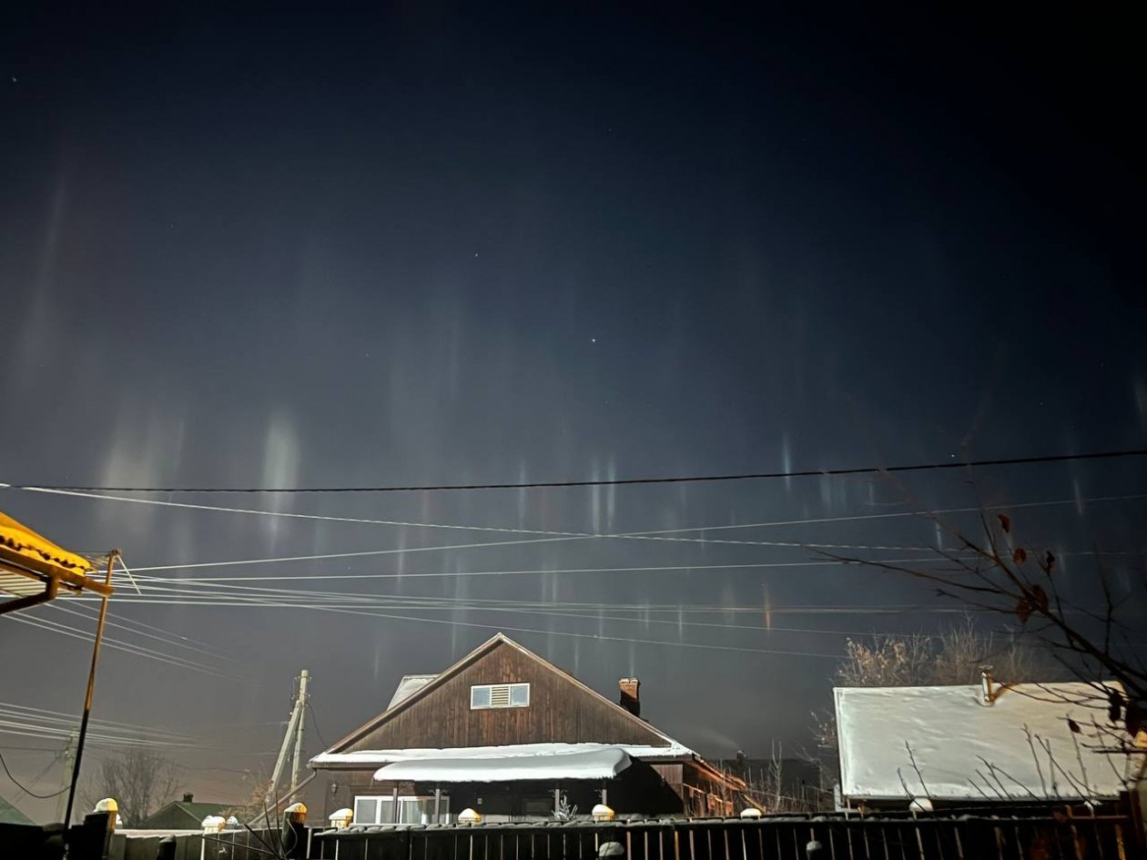 Световые столбы Предоставлено читательницей ИА IrkutskMedia