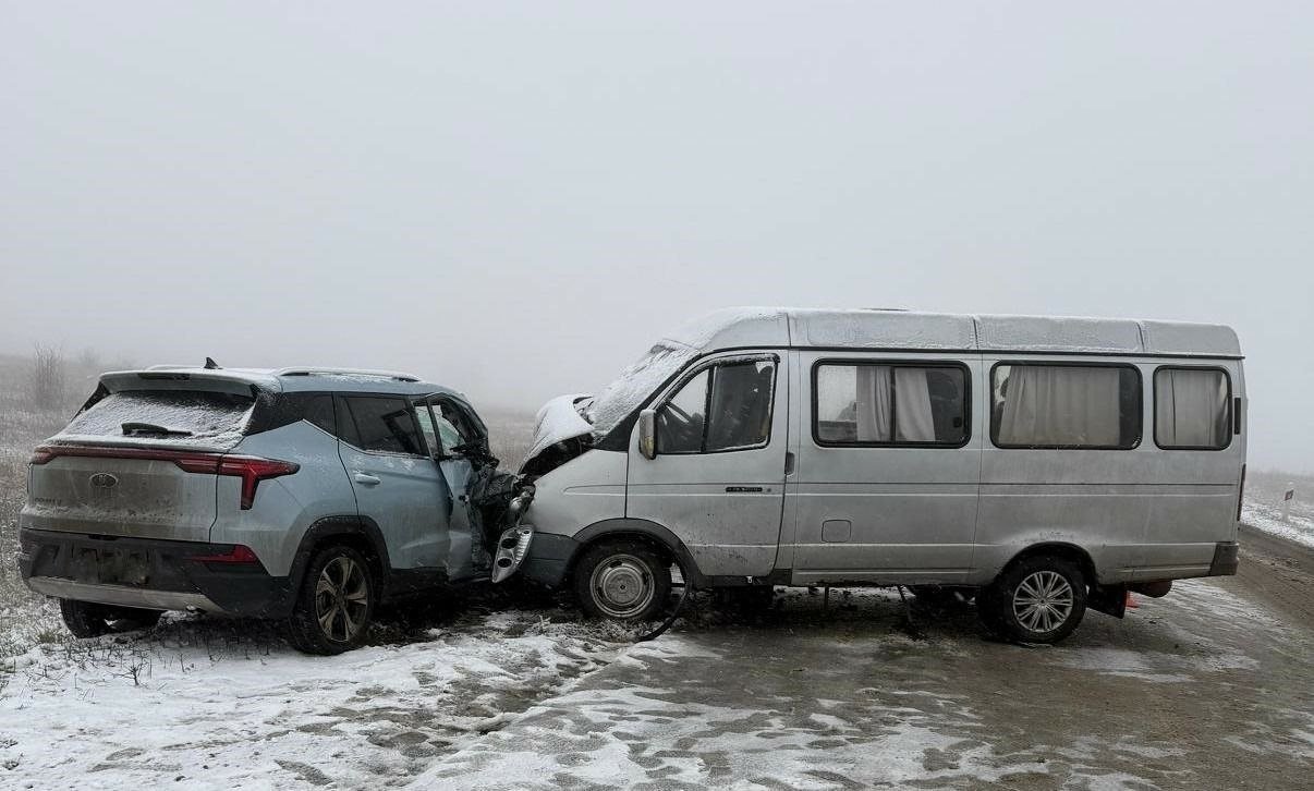 Служебная &quotГазель&quot и &quotМосквич&quot столкнулись на Ставрополье Госавтоинспекция Ставрополья