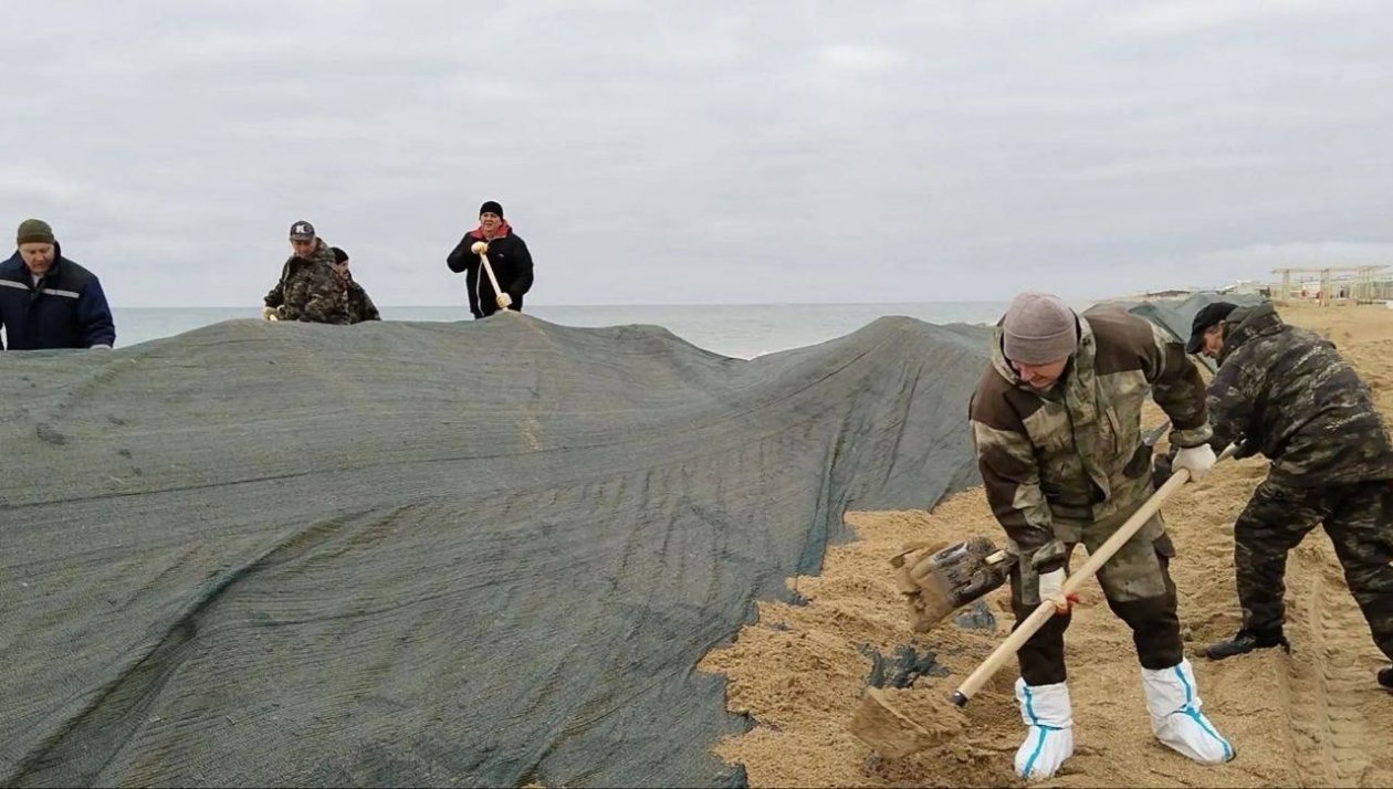 Специалисты не обнаружили новых выбросов мазута на пляжах Анапы и Темрюка Оперштаб Кубани