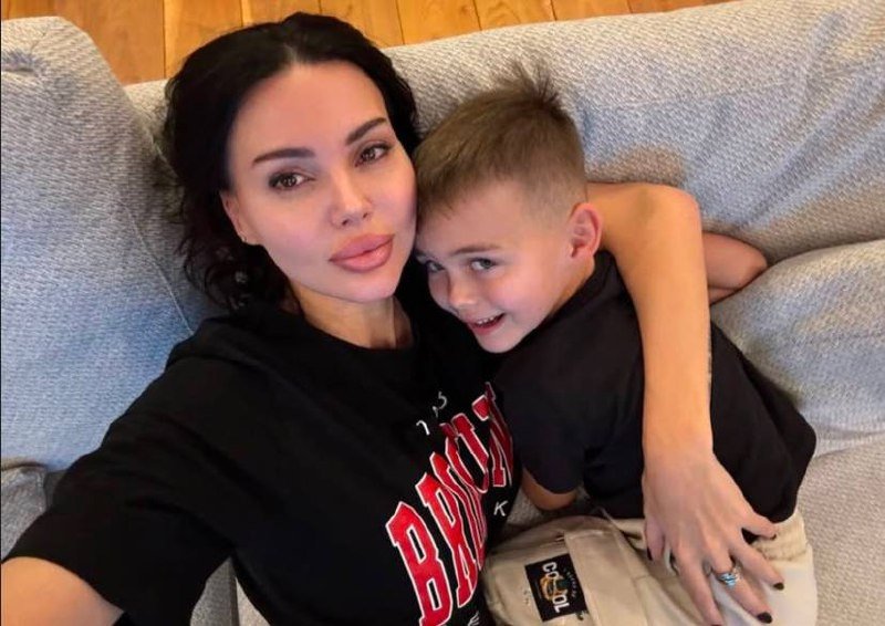 Оксана Самойлова с ребенком Соцсети знаменитостей