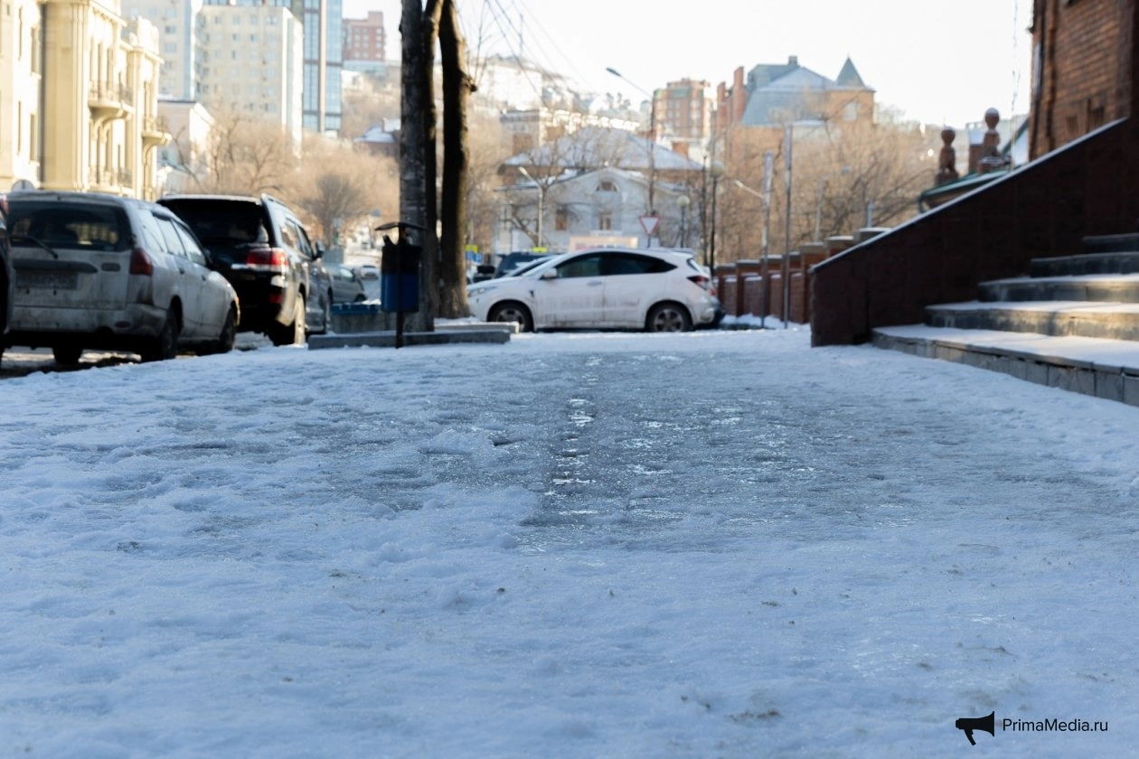 Лёд на улицах Владивостока Евгений Кулешов, ИА PrimaMedia