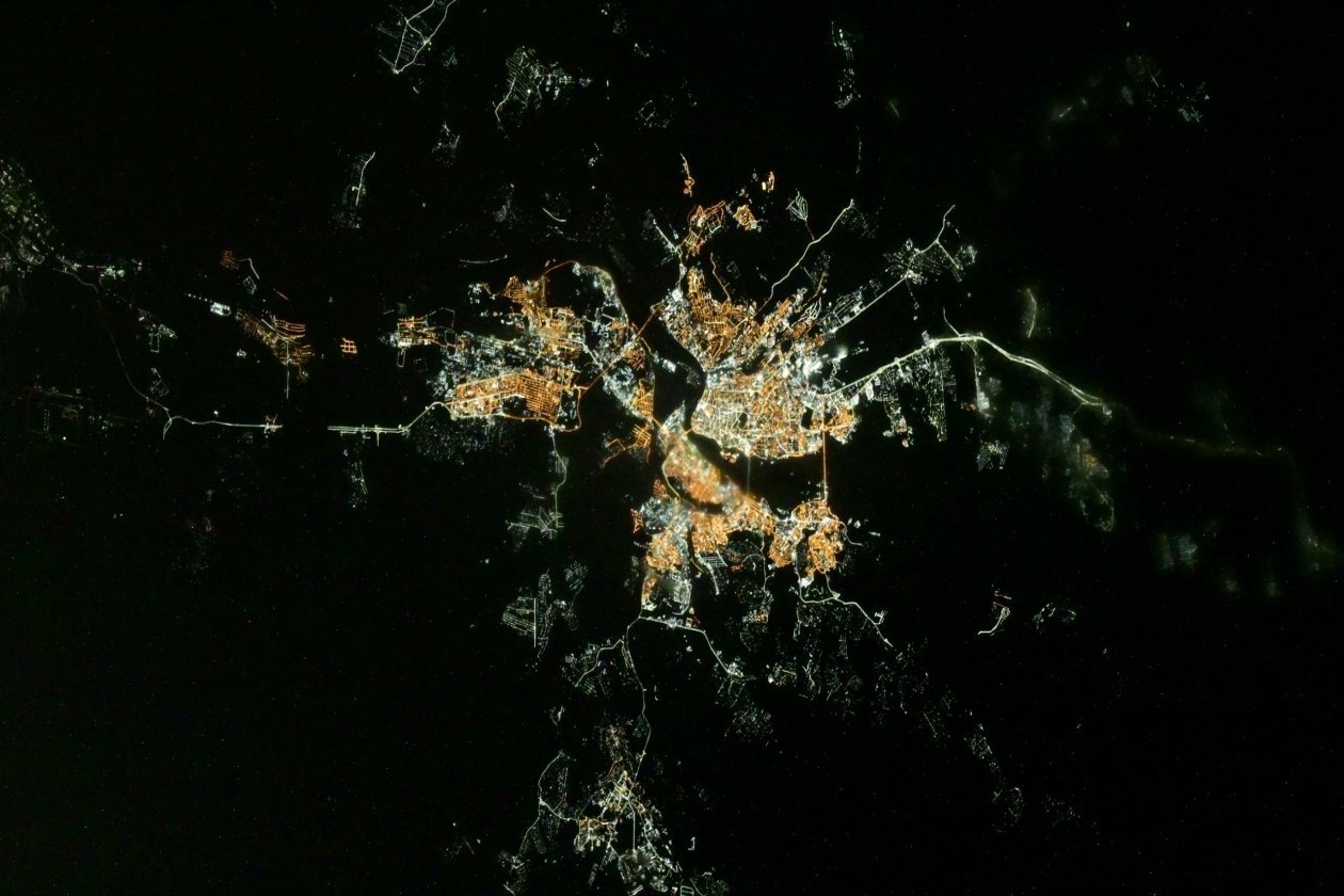 Потрясающий снимок Иркутска сделал космонавт Сергей Микаев с борта МКС Тг-канал (18+) &quotПланетарий в Иркутске&quot