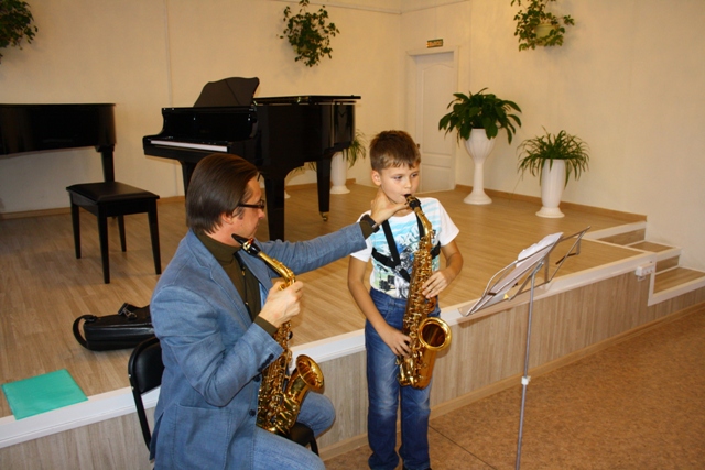 Профессор ставит подбородок, Фото с места события собственное