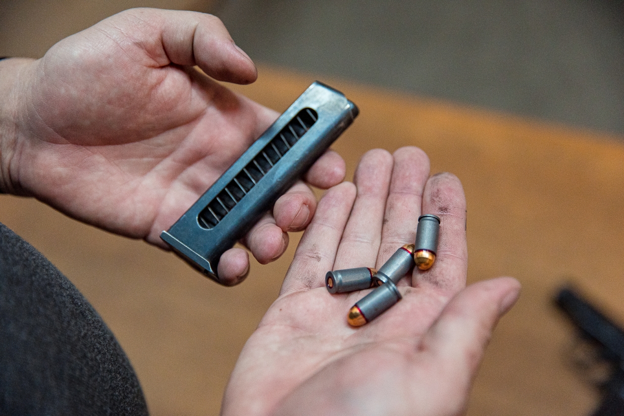 Оружие, патроны, пистолет Илья Аверьянов, ИА PrimaMedia