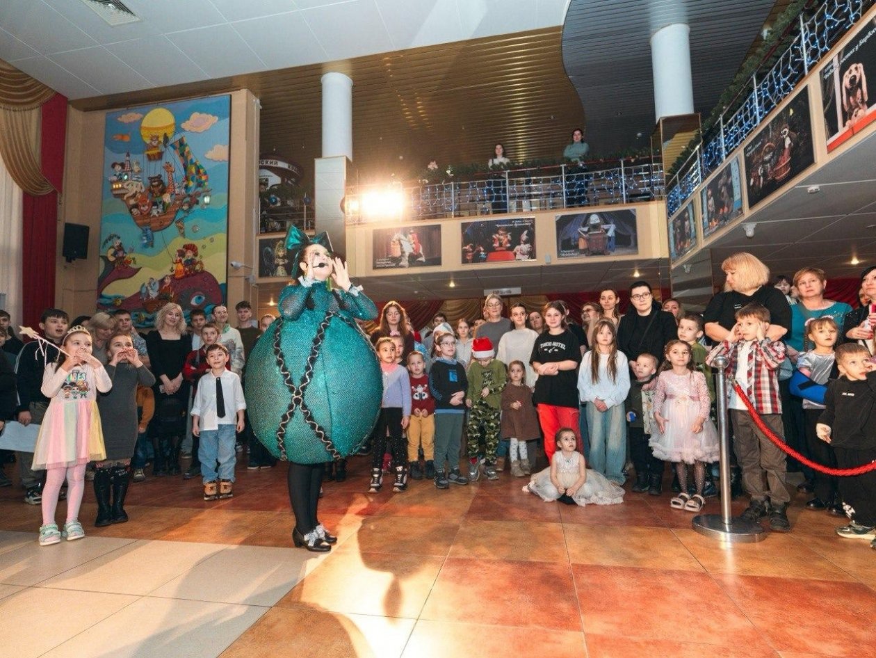 Новогоднее представление для детей из семей участников СВО Екатерина Чеснокова