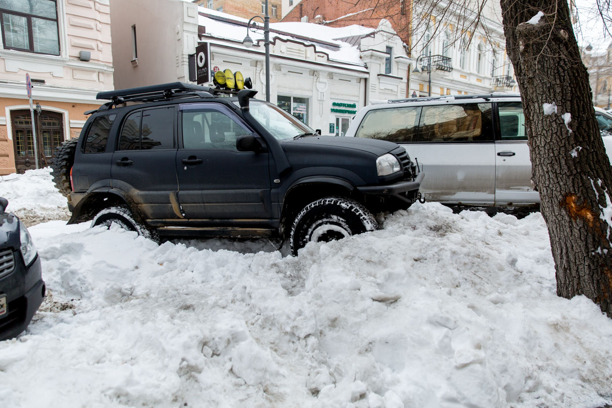 Парковка в сугробе Александр Ратников, ИА PrimaMedia