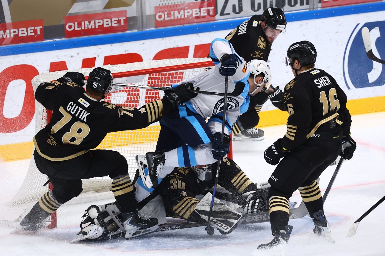 &quotАдмирал&quot проиграл &quotСибири&quot во Владивостоке и опустился на последнее место на &quotВостоке&quot ХК &quotАдмирал&quot