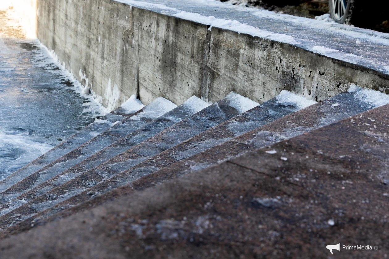 Четвёртый день после снегопада: где во Владивостоке обработали дороги и тротуары ИА PrimaMedia