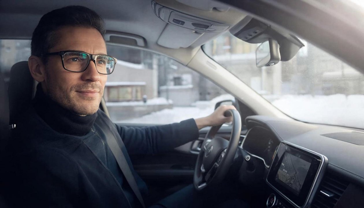 Уже официально: с каким зрением нельзя сдавать на права - обновленные правила ИИ Kandinsky (18+)