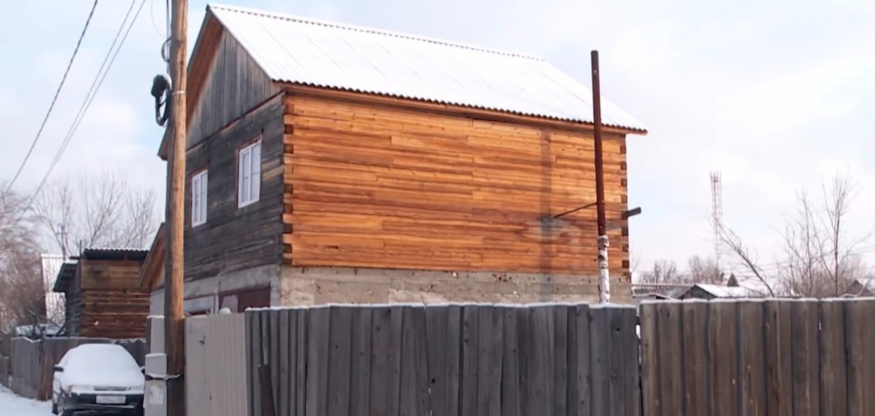 Дом, в котором произошла трагедия, стоит пустой и размороженный Горсовет Улан-Удэ