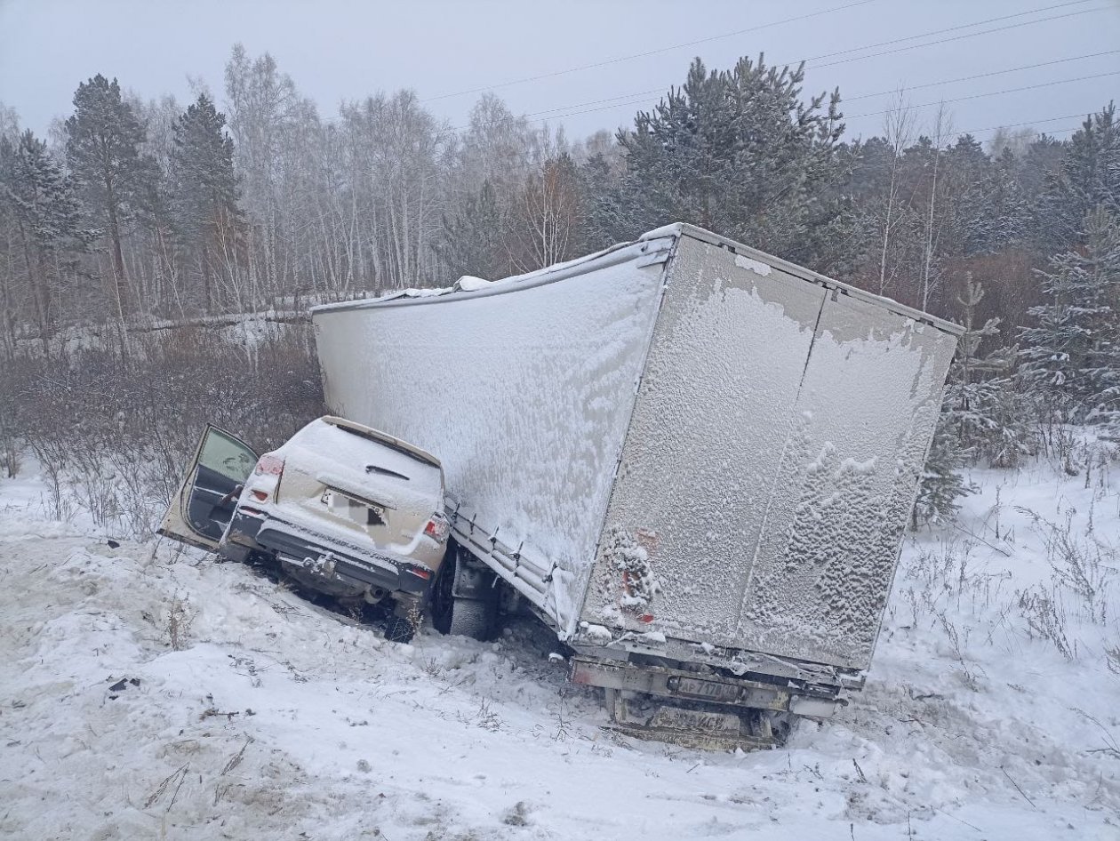 5-летняя девочка и три женщины погибли при столкновении кроссовера и фуры под Усольем пресс-служба прокуратуры Иркутской области