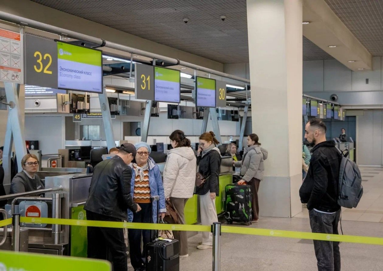 Пассажиры в аэропорту Домодедово Telegram-канал Минфин России