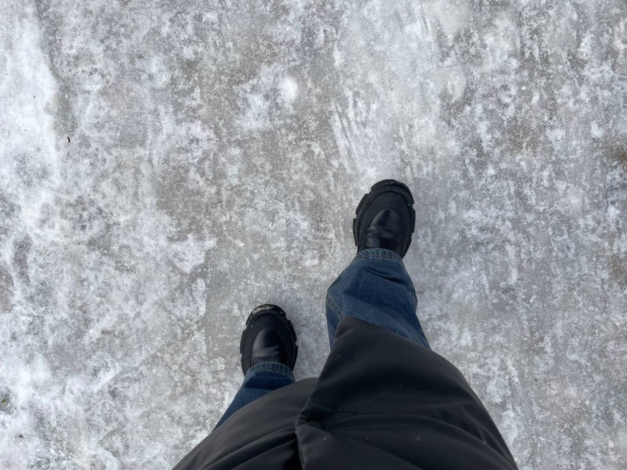 Нашла способ: мои сапоги выглядят как новые даже после соли и реагентов - невидимая бронь для обуви ИА KrasnodarMedia