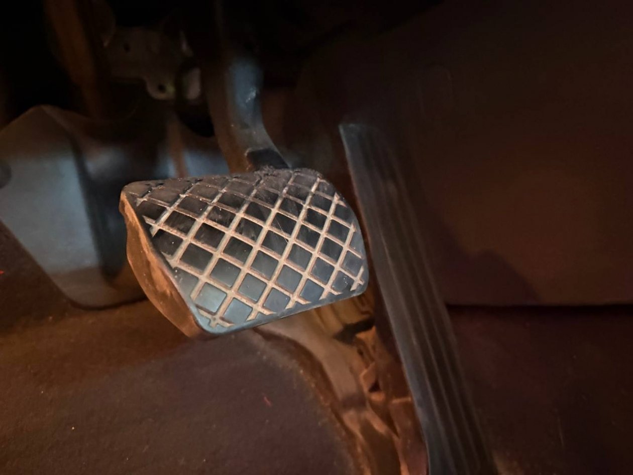 Скрытая функция педали газа: как за 10 секунд продуть цилиндры и завести авто в любой мороз ИА SevastopolMedia