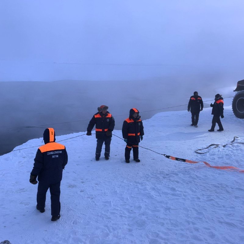 Трагедия на льду под Якутском: в День спасателя проведена сложная операция Служба спасения Якутии
