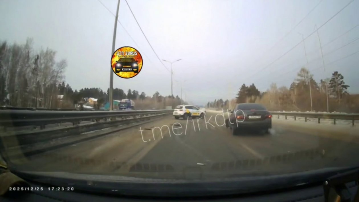 Иномарка столкнулась с такси в Ленинском районе Иркутска тг-канал (18+) &quotДТП38&quot