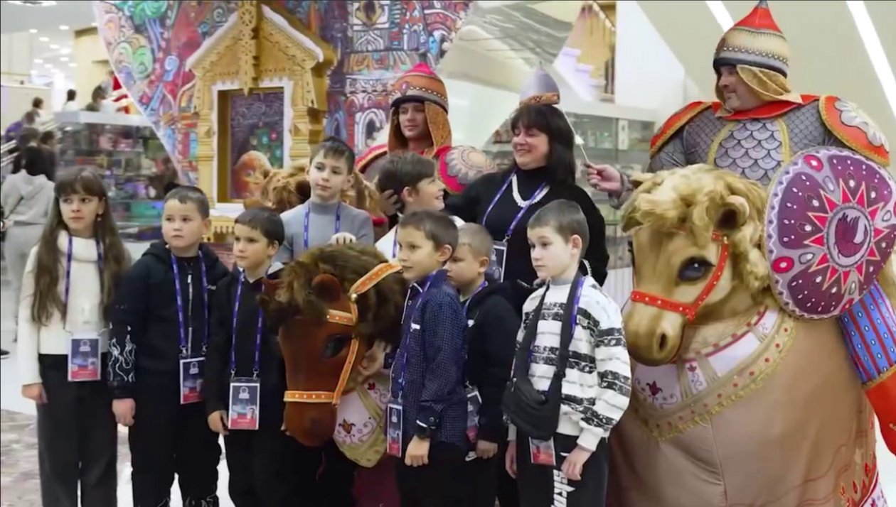 Дети из Бурятии побывали на главной ёлке страны Минобраз Бурятии