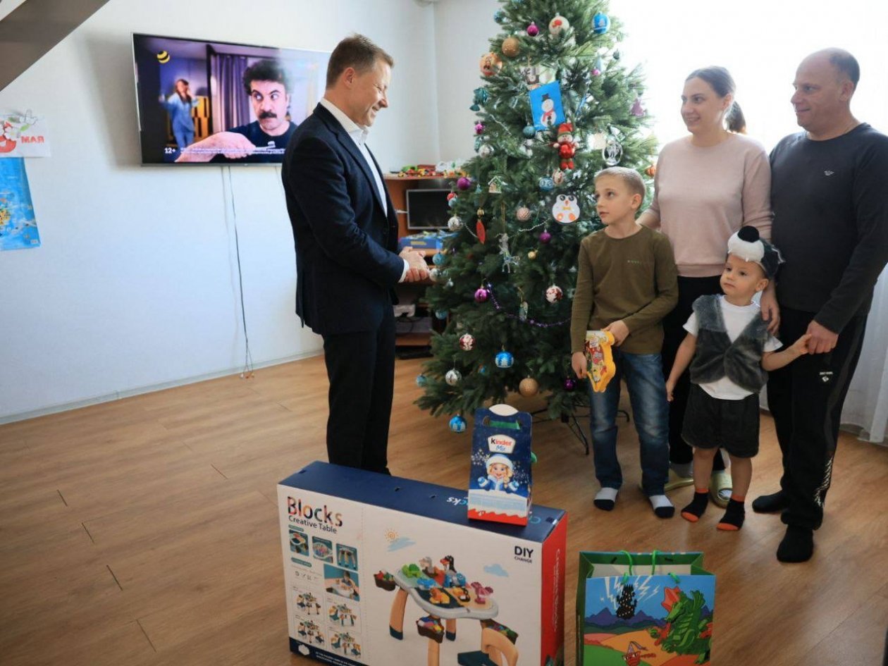 Председатель ЗСПК Антон Волошко исполнил предновогодние желания маленьких приморцев Официальный ТГ-канал Антона Волошко (18+)