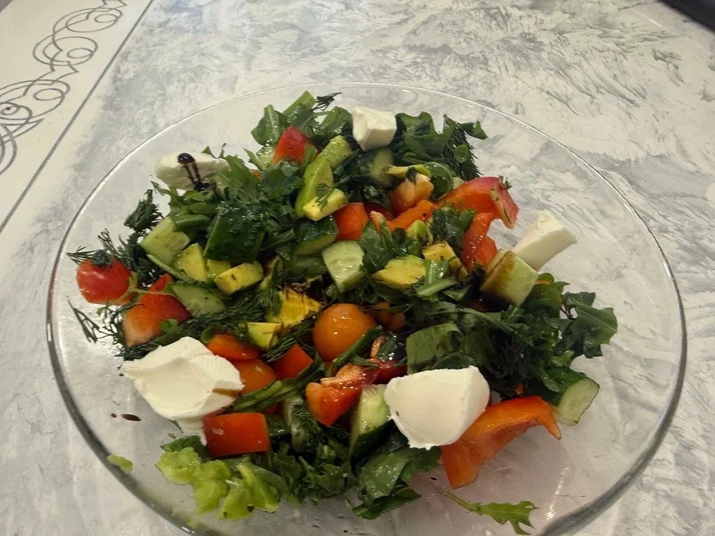 Салат из того, что остается в холодильнике: всегда готовлю после Нового года - сытно и просто ИА SevastopolMedia.ru