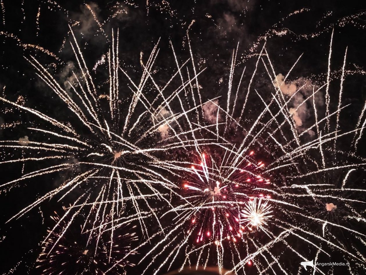 Фейерверк Анастасия Вострецова, корр. ИА AngarskMedia
