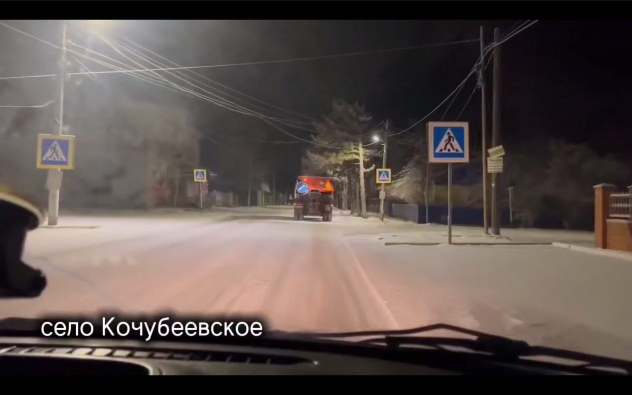 О гололедице на дорогах предупреждают водителей на Ставрополье Скриншот видео Госавтоинспекции Ставрополья