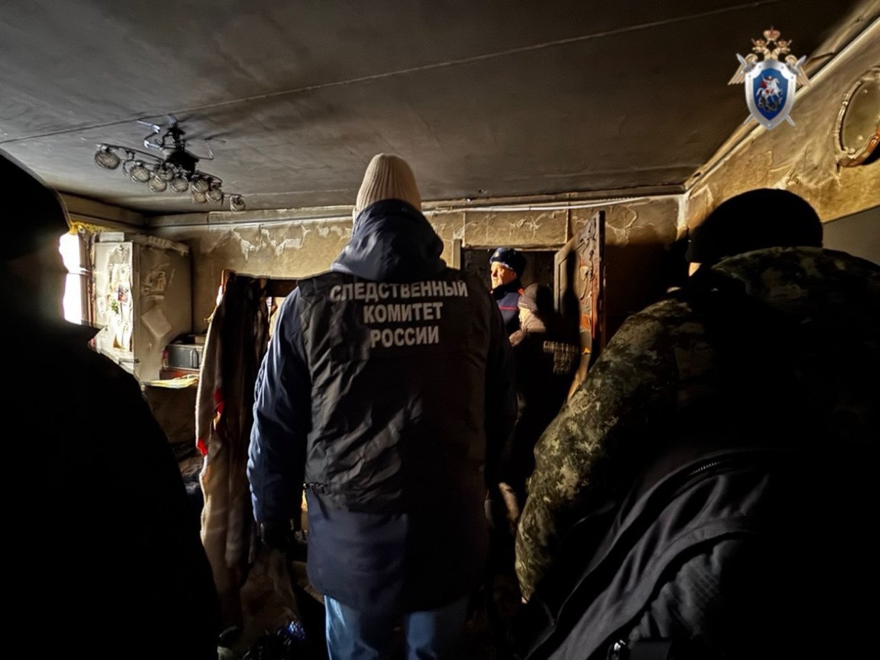 Следственная группа на месте пожара пресс-служба СУ СК России по Камчатскому краю