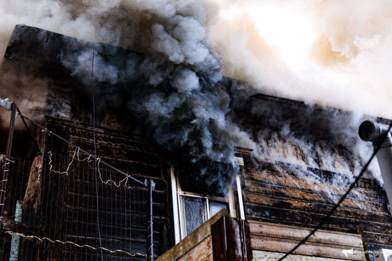 Один из сгоревших домов в центре Владивостока ИА PrimaMedia