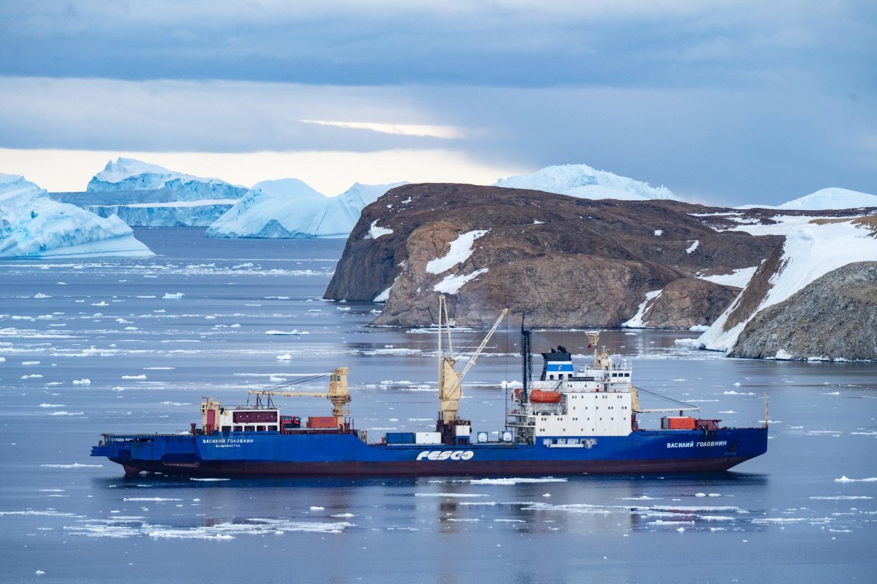 Дизель-электроход Транспортной группы FESCO &quotВасилий Головнин&quot пресс-служба FESCO
