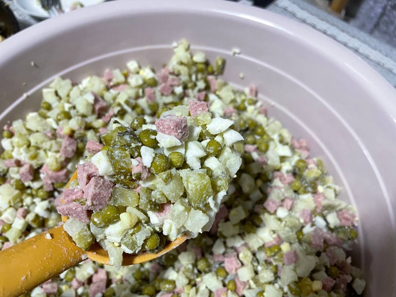 В оливье и на шубу добавляю домашний майонез: гости не знают, что кладу вместо уксуса ИА SevastopolMedia.ru