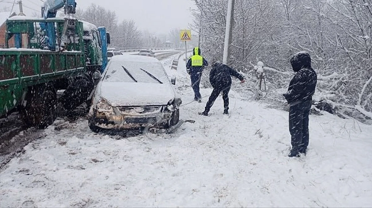 Неопытный водитель и снег стали причиной гибели двоих человек на трассе Кубани t.me/gibdd123region