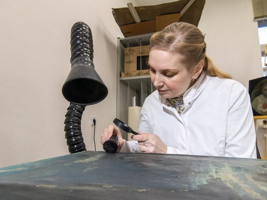 Реставрация картин краеведческого музея Читы