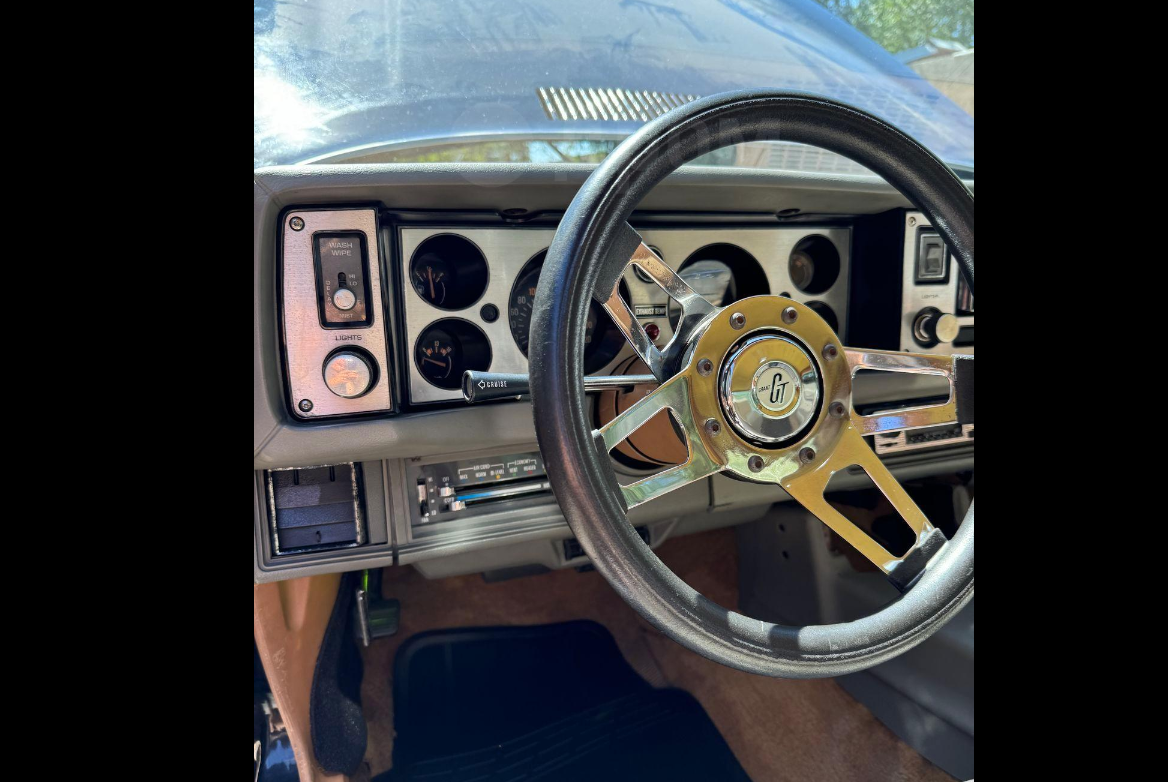 Chevrolet Camaro из 80-х продают во Владивостоке за кругленькую сумму Скриншот сайта объявлений