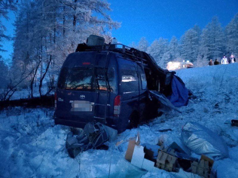 ДТП под Нюрбой: в аварии пострадали 9 человек, включая двоих детей Служба спасения Якутии