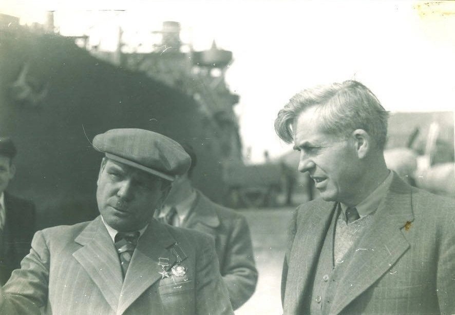Иван Никишов и Генри Уоллес на причале Магаданского морпорта. Бухта Нагаева, 1944 год Из личной коллекции Генри Уоллеса