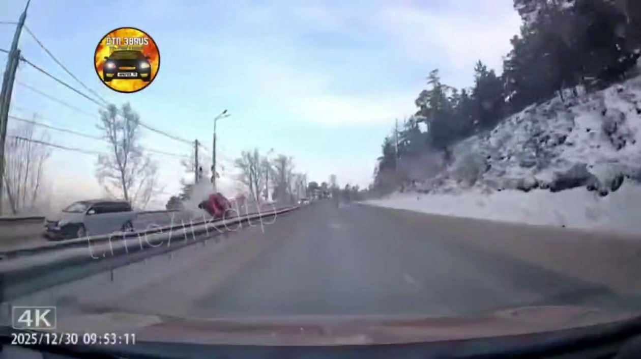 Легковушка перевернулась в Свердловском округе Иркутска Тг-канал &quotДТП38&quot (18+)